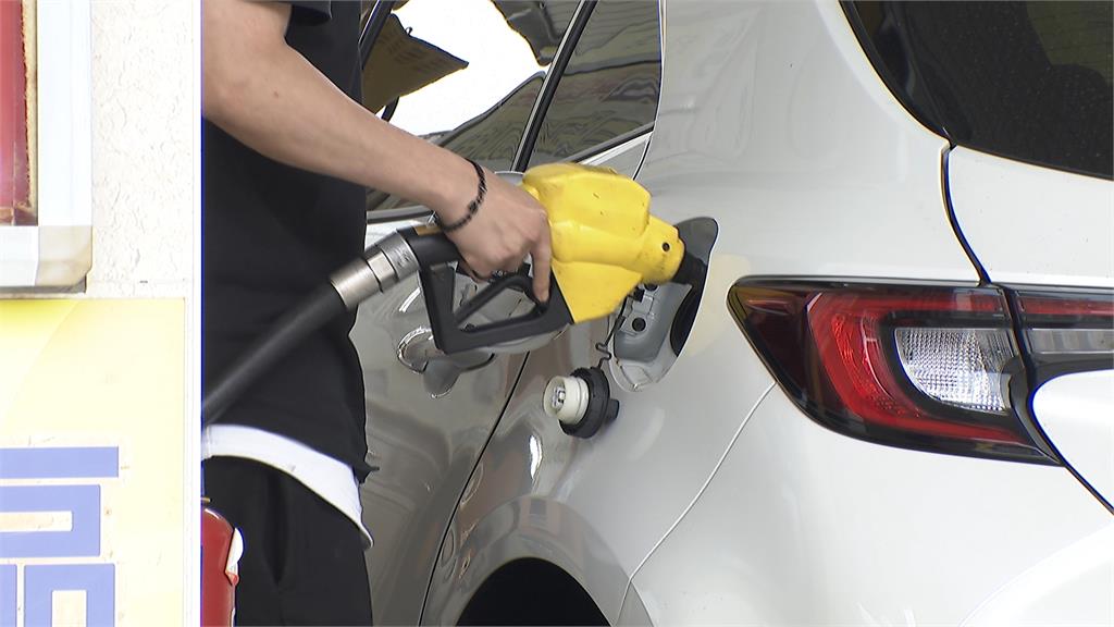 明起汽柴油漲1.8、1.4元　各地加油站塞爆趕漲前加滿