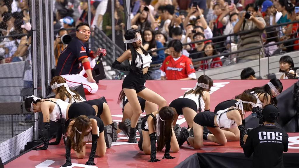 失去應援本意?李多慧率小龍女「蕾絲矇眼」熱舞太辣 網友反感:應在酒店跳