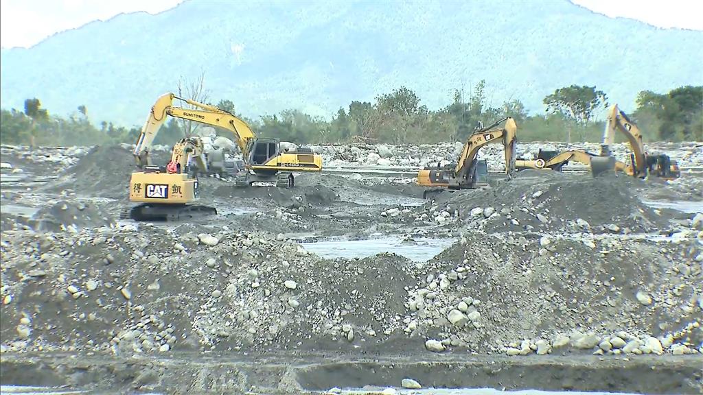 花蓮光復誤傳「潰堤」！　眾人恐慌奔逃畫面曝光