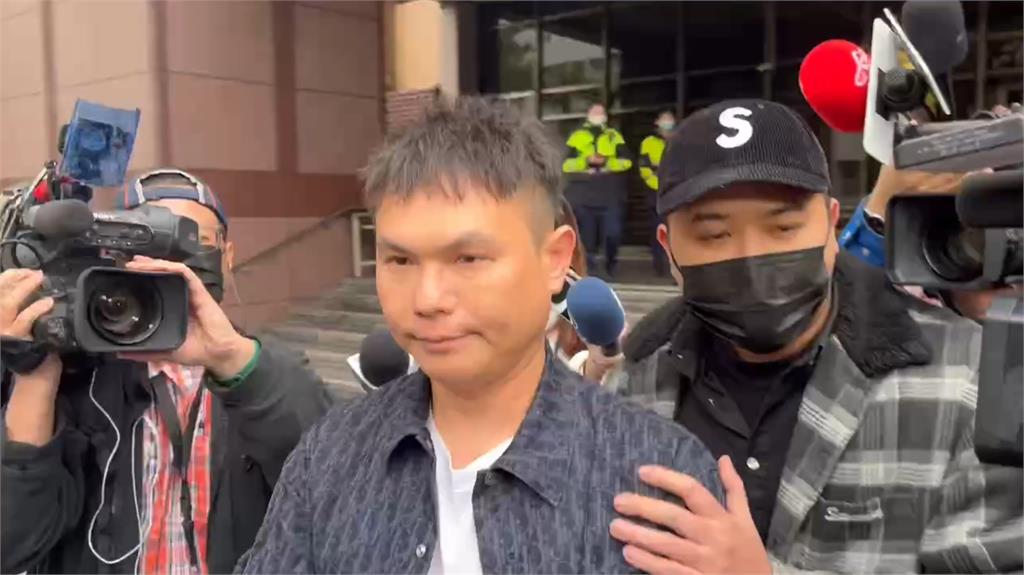 超哥拳上Toyz!諭令「5萬元交保」步出地檢署再嗆:時間倒回還是會揍