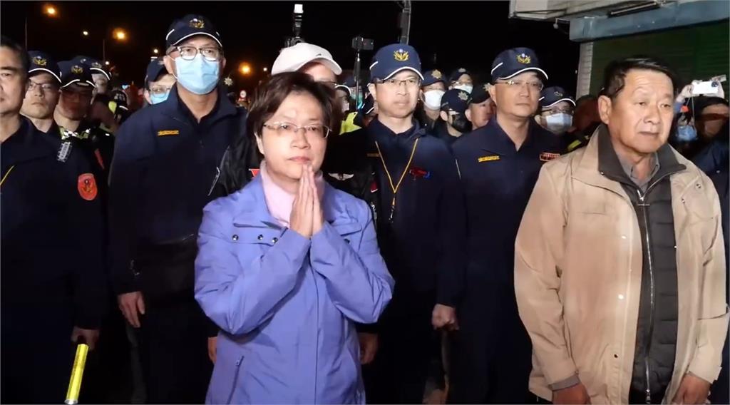 快新聞/白沙屯媽祖來了! 「粉紅超跑」直奔秀傳醫院替姐妹祈福