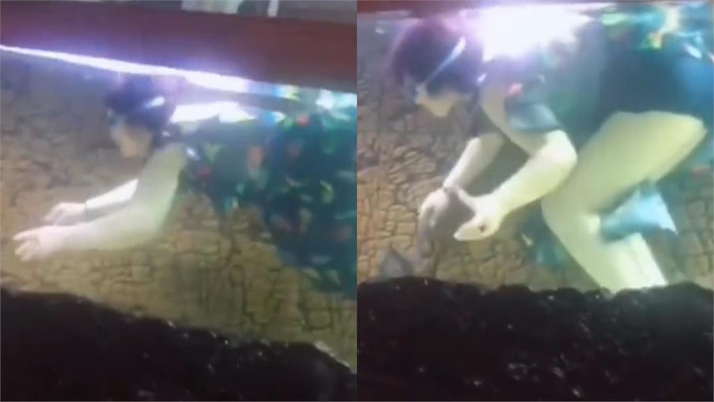 超狂大媽「把客廳當泳池」!穿洋裝潛入魚缸網傻眼:樸實無華的生活