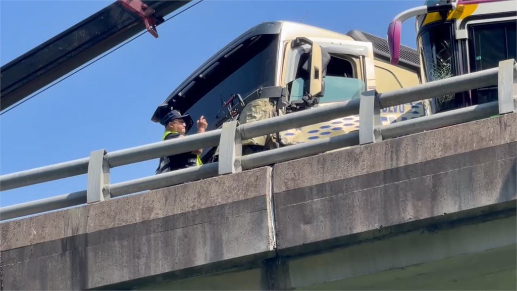 台9線「驚悚5車連環撞」　砂石車追撞4車釀1死