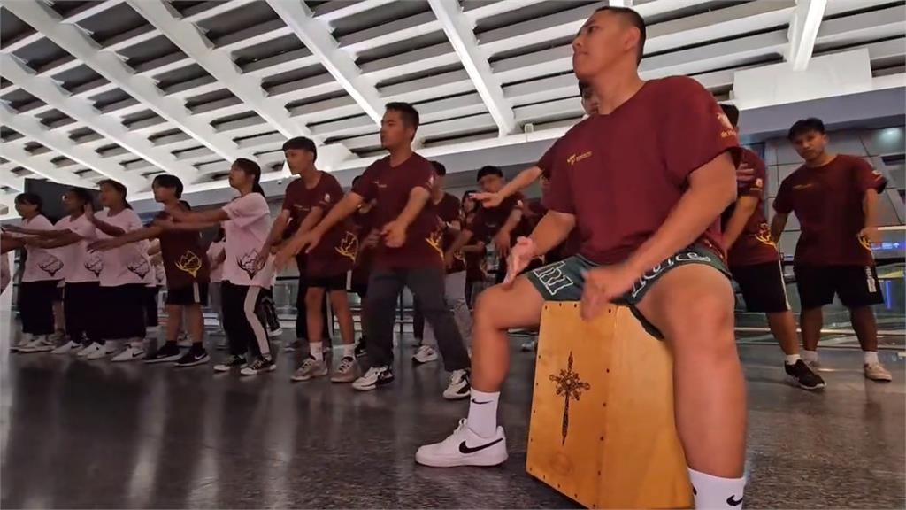 合唱團差點不能出國比賽! 桃機快閃演唱「感謝企業援助」