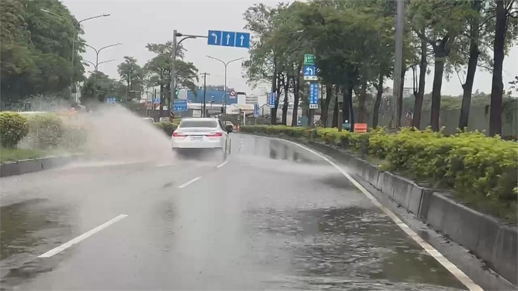 南部強降雨不斷! 高雄桃源土石崩落 週一下午停班課