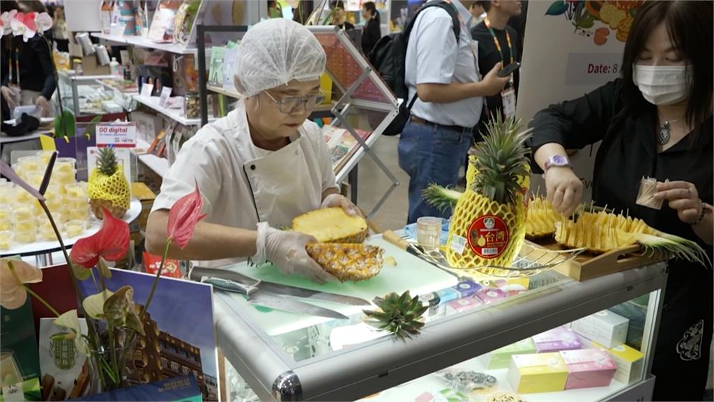 黃偉哲飛星親自推銷 預告台南金鑽鳳梨當地超市將上架