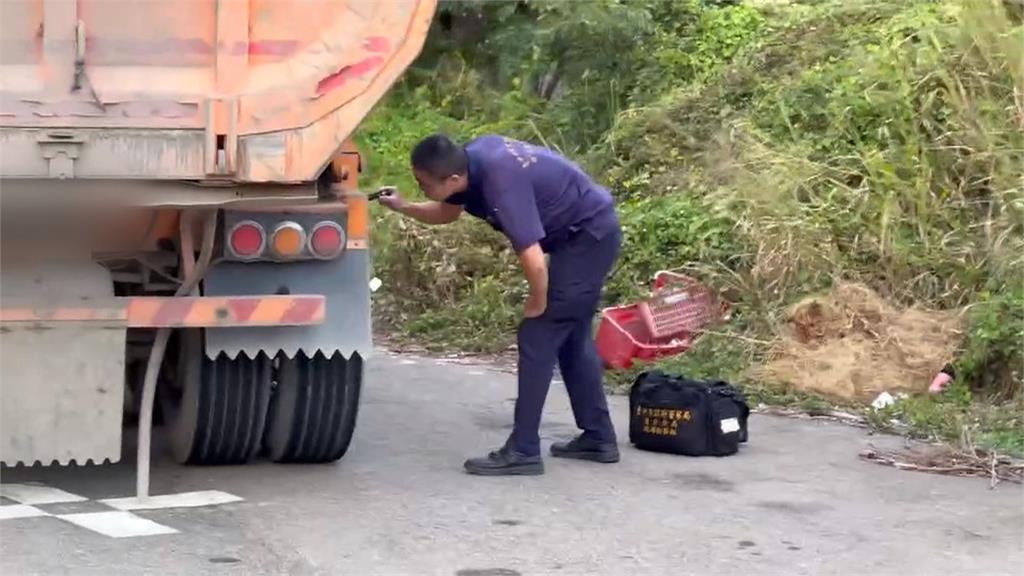 砂石車擦撞機車一死一傷 肇事駕駛疑離開「落跑」