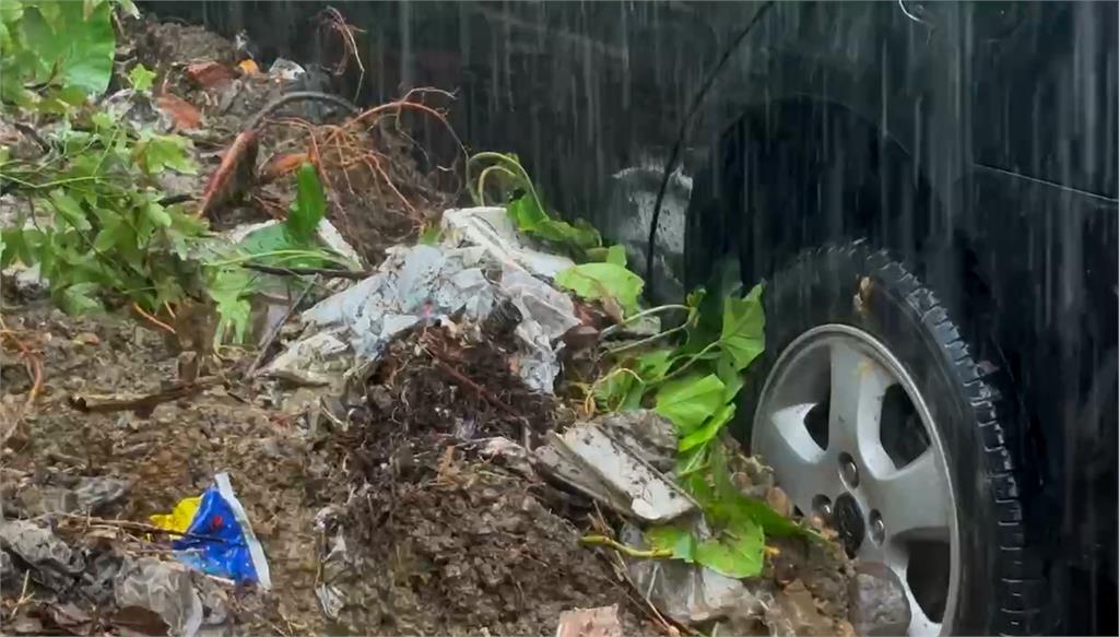 山陀兒龜速!北台灣風雨漸增 新北瑞芳暴雨土石坍方災情多