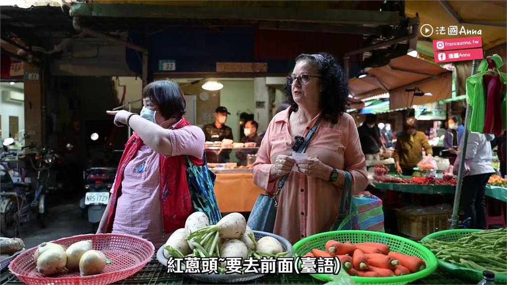 勇闖傳統市場！法國媽買菜狂碰壁　「1路人出手救援」謝喊：台灣人個性好