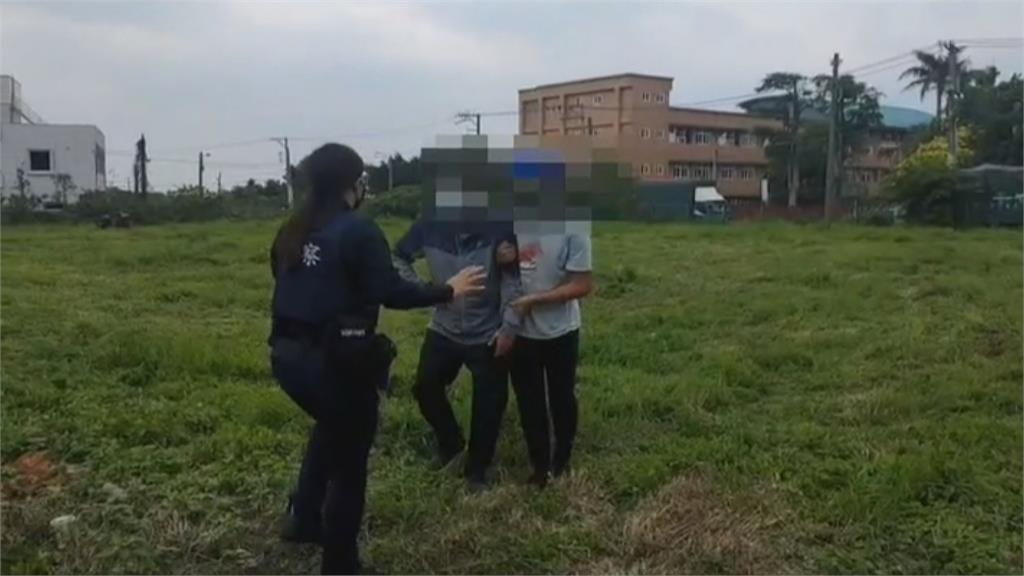 除草碎石擊中男子腹部　警開道協助送醫