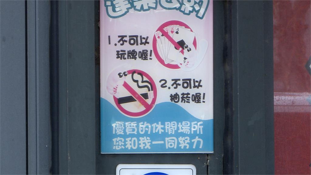 不滿抽菸遭檢舉　3惡煞持酒瓶砸人反倒遭推落蝦池