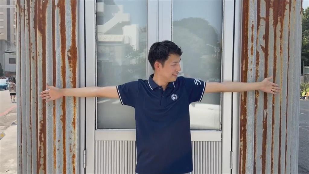 台南北區打卡新亮點 畸零地紙片屋鏽蝕鐵皮外牆超吸睛