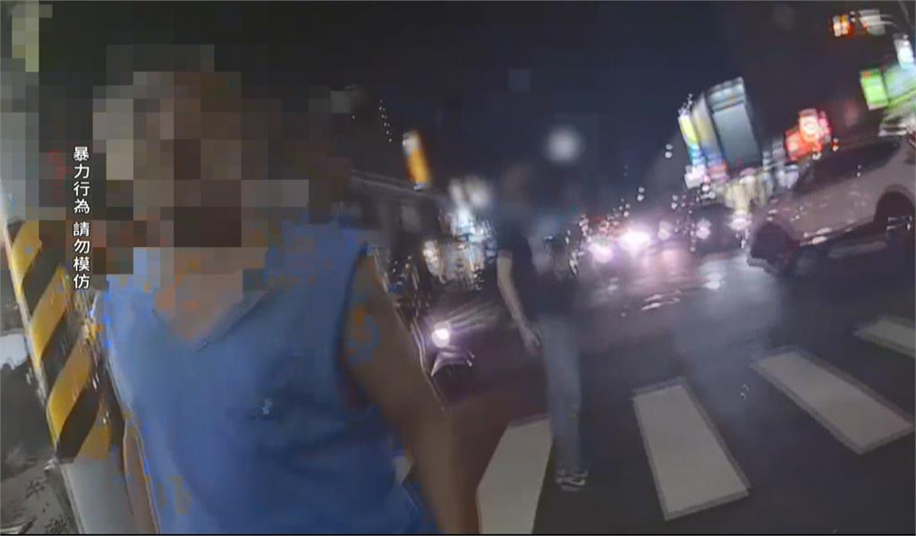 「開單為何還要鳴笛?」 男對女警爆粗口還出腳攻擊
