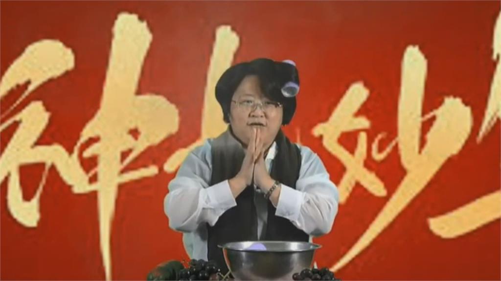 線上畢典有彩蛋! 校長扮九天玄女「降肉」
