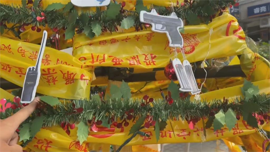 封鎖線+水帶耶誕樹吸睛　台南警消創意網讚爆