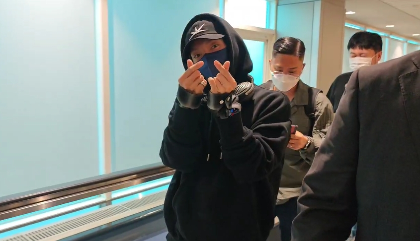 快新聞/李準基來了!送飛吻、花式愛心連發 台語告白粉絲「我愛你」