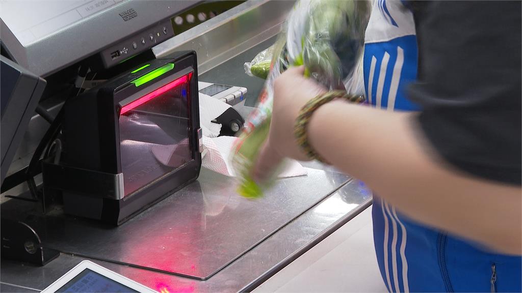 泡麵、生鮮類增備貨量 賣場推抗漲平價專區