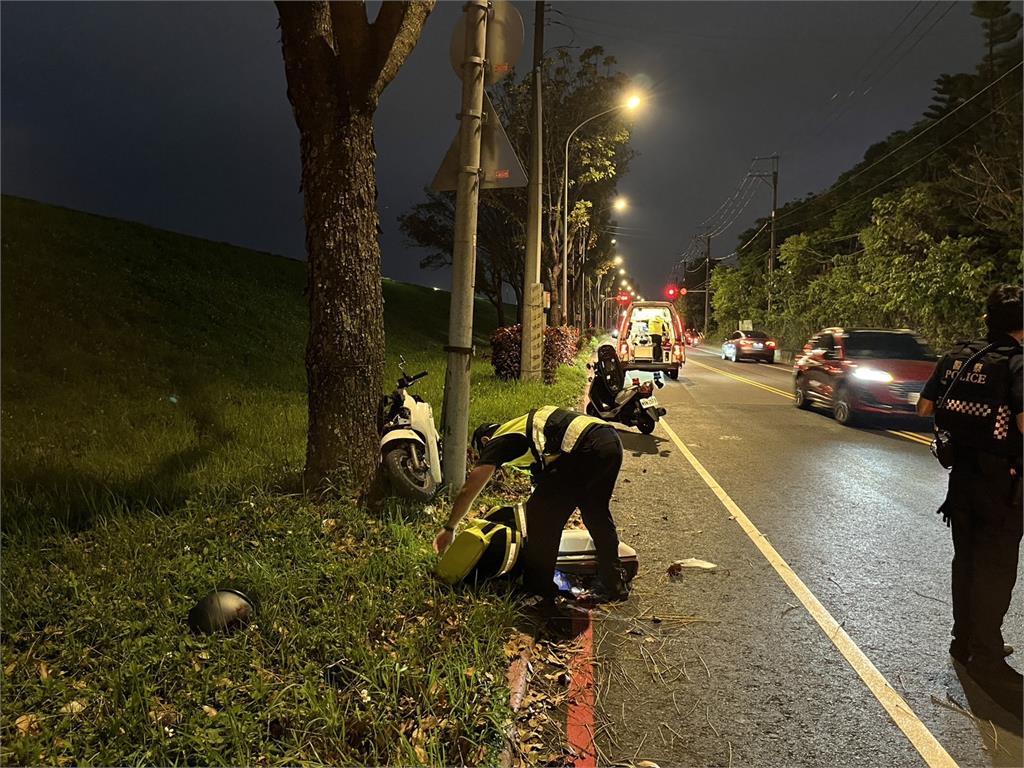 快新聞/機車失控釀憾事!板橋騎士突自撞燈桿 送醫急救仍不治