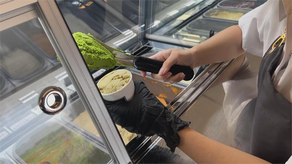 復古車廂變身文青店！　高雄退役火車變身冰淇淋店