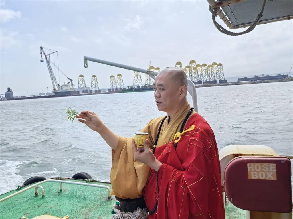 台中浩天宮與北港朝天宮首度聯手 舉行海上淨港祈福儀式