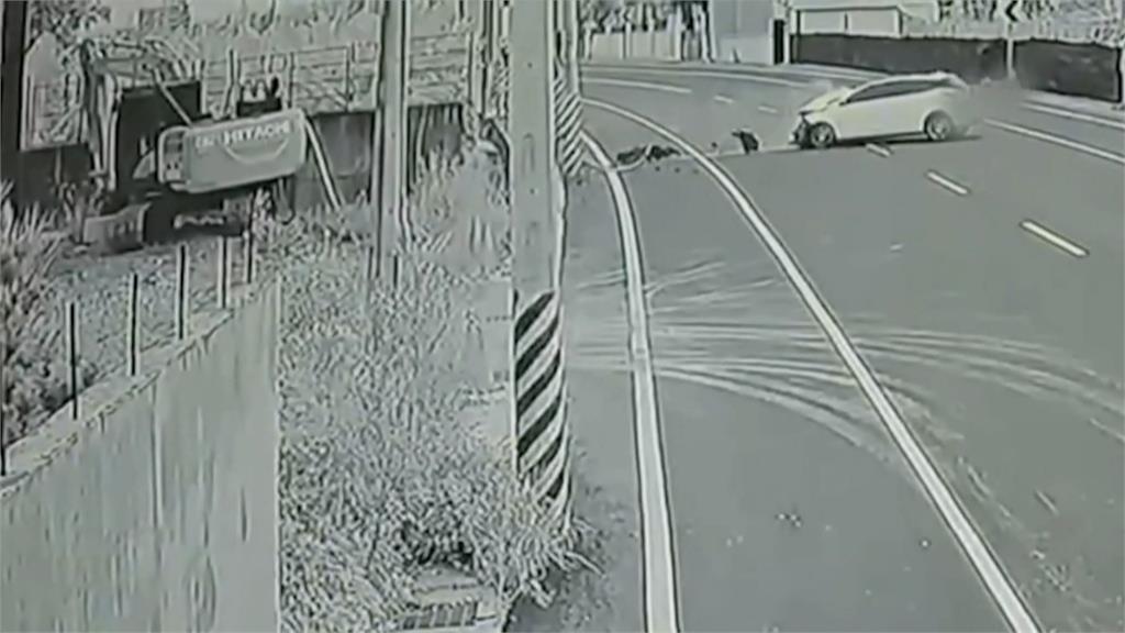 心碎! 嘉義女子自撞電線桿 2歲女兒「頭頸重創不治」