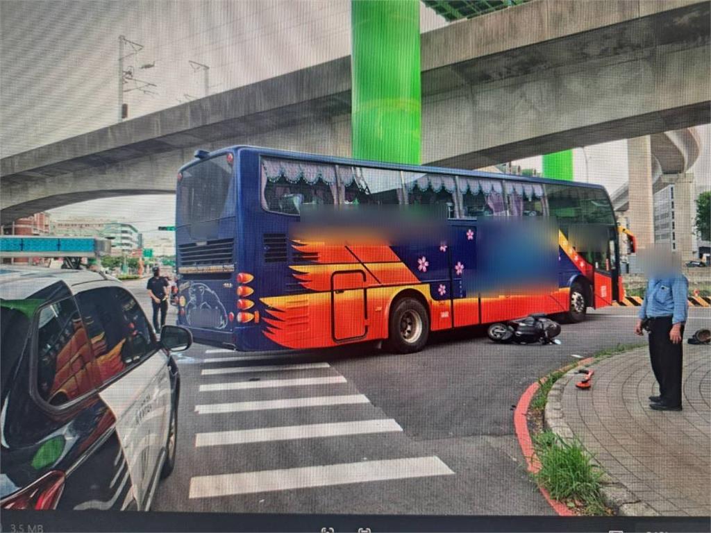 桃園蘆竹死亡車禍！女騎士遭遊覽車輾斃　家屬質疑二度輾壓害命