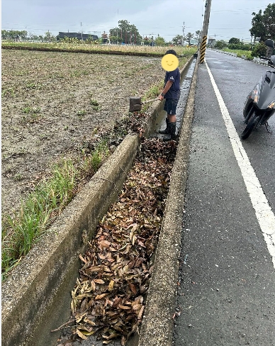 台南西港國中生「1舉動」暖爆7萬名網友　留言大讚：未來選里長投給他！