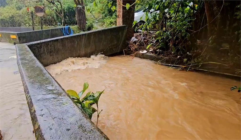 颱風外圍環流+季風共伴效應發威　宜蘭降大雨零星災情頻傳