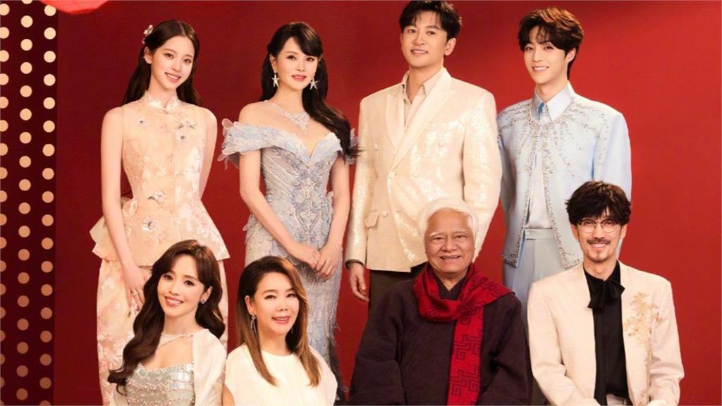 央視直播突冒「台灣國旗」又急刪？8台藝人登台前「字幕冠上中國」惹議