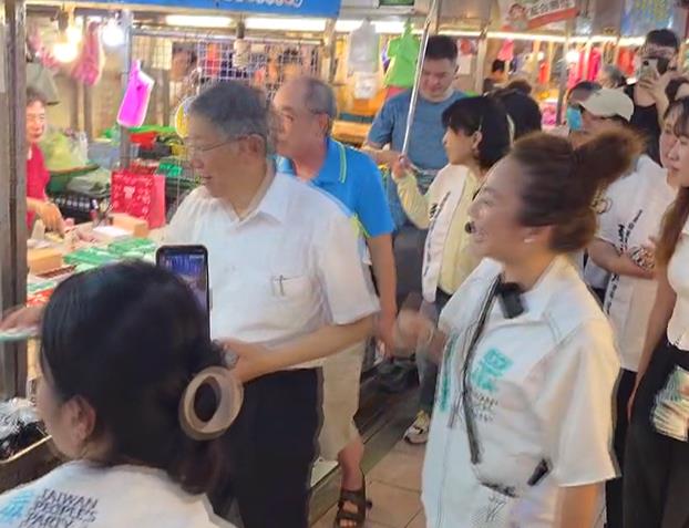 加強維安！柯文哲苗栗輔選林志學　沿途發面紙不談蛋襲事件
