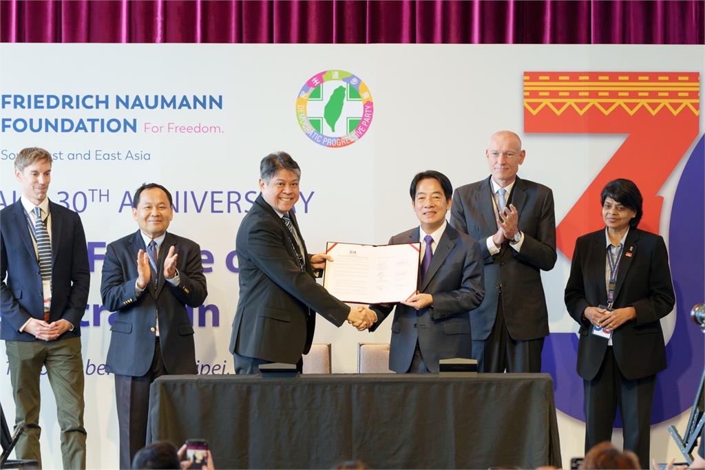 快新聞/決心守護台灣人的民主價值! 賴清德與國際組織代表簽署聯合聲明