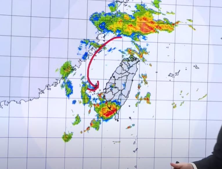 快新聞／雲量多致天氣不穩定！高雄今早大雨特報　「貝碧佳」颱風路徑曝光