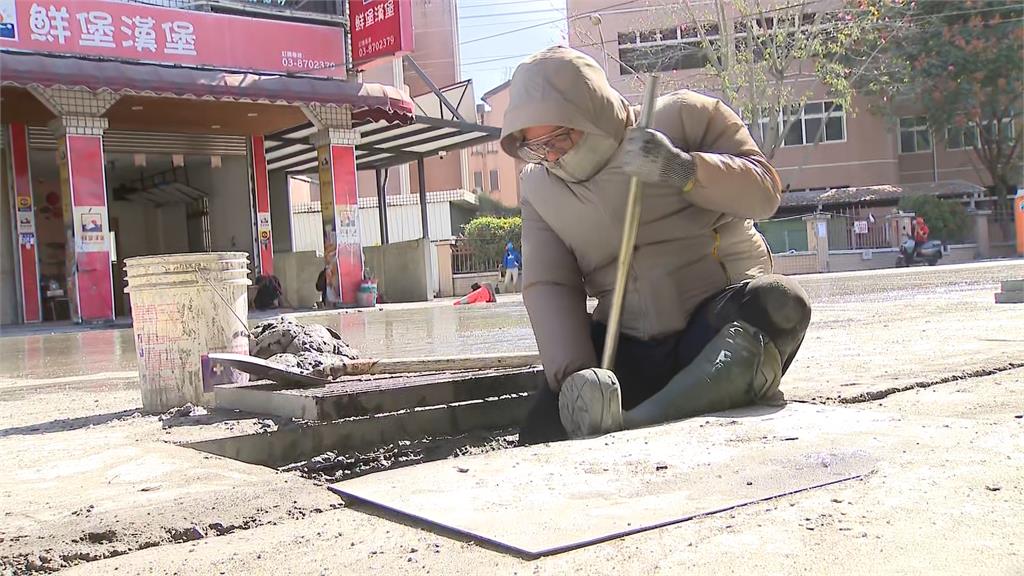 中央號召"勺子超人"幫忙! 人工+機具要清完30公里側溝