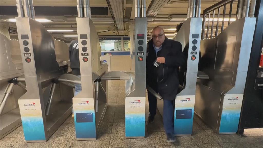 紐約市地鐵卡退場！　全面改感應支付　可用信用卡　手機等進站