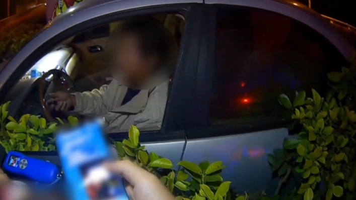 男酒駕失控衝灌木叢人車糗卡住 酒測值0.9慘了