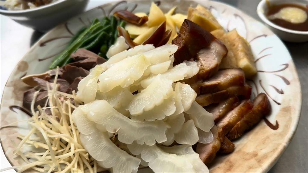 台灣趴趴走/嘉義傳統早午餐吃得痛快 美味豐富精采的「滷熟肉」配「古早味胡瓜湯」