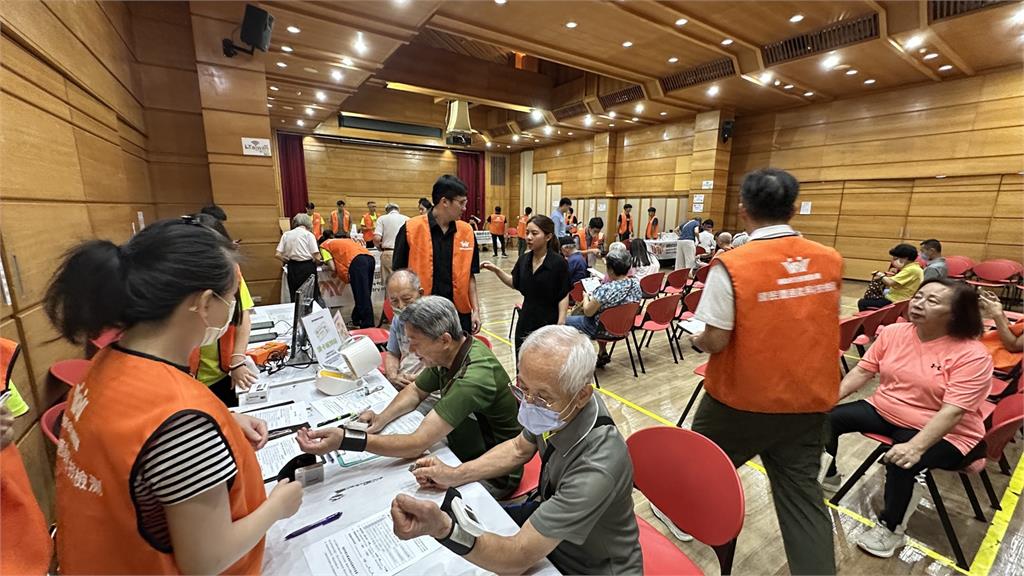運動部／想挑戰金牌部長紀錄嗎？李洋握力結果大公開！號召全民動起來做伙PK