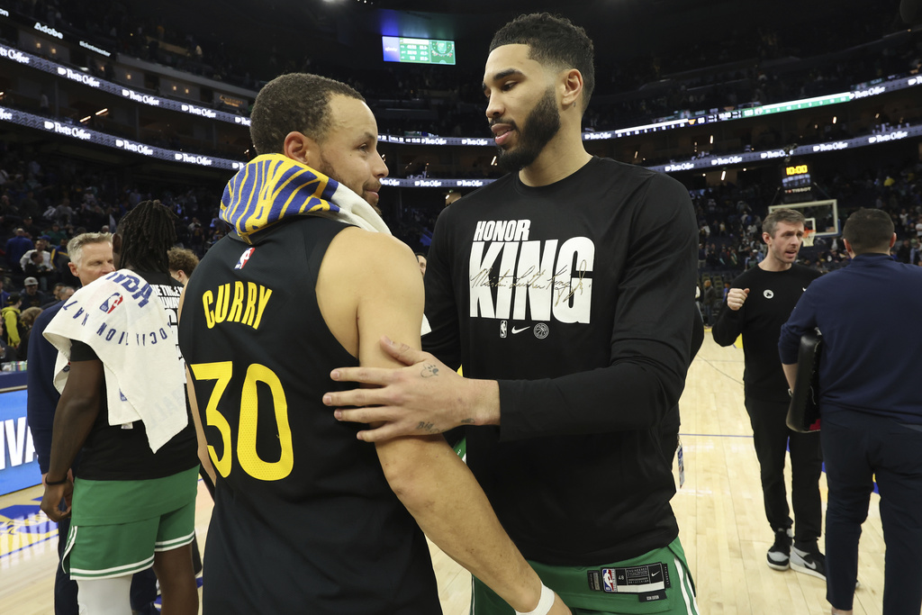 NBA／柯瑞交易流言滿天飛！受邀參加歐巴馬65歲生日派對　與塔圖姆同框掀熱議