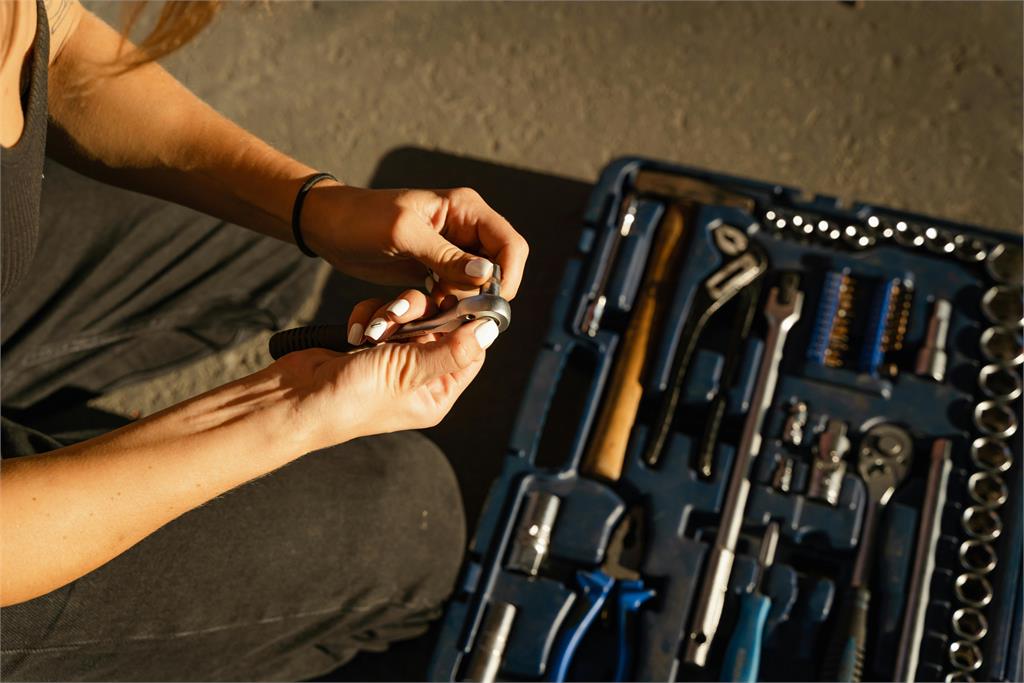 他嫌叫「大哥」的職業不讀書！成龍、黃立成慘遭點名…全網炸鍋了