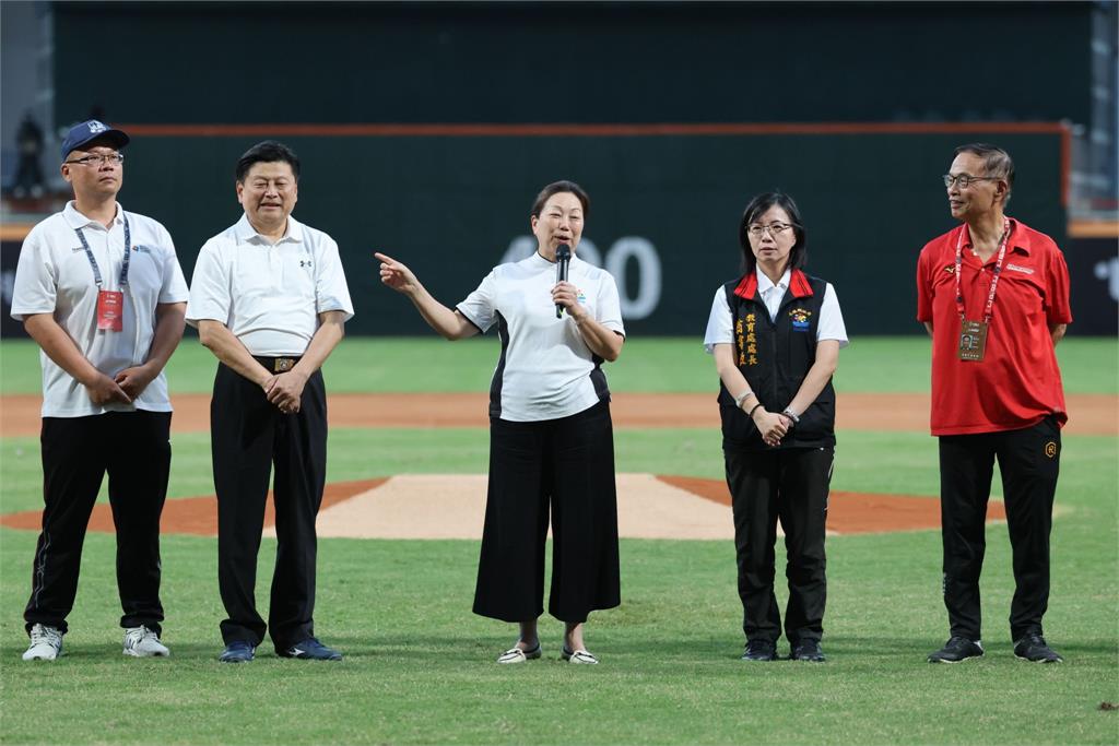 魔鷹開轟獲花蓮限定「全壘打獎金」！轉身「1舉動超狂」網看驚：淨化花蓮王的錢