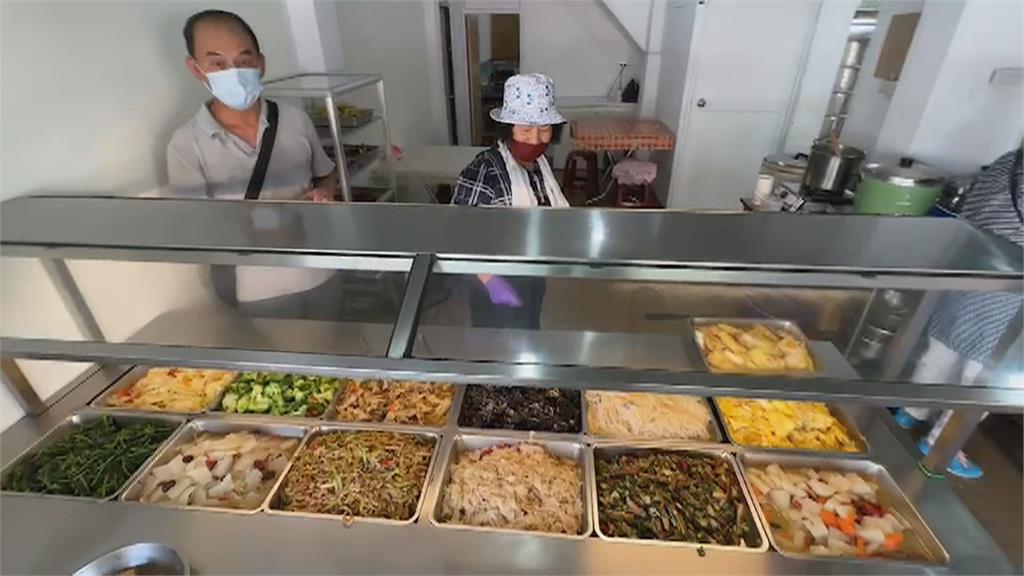 丈夫兒子相繼去世 老闆開素食吃到飽助弱勢