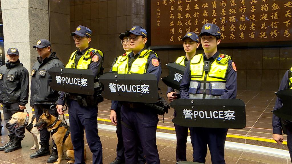 雙北跨年維安升級 部署逾1300名警力「全數配槍彈」戒備