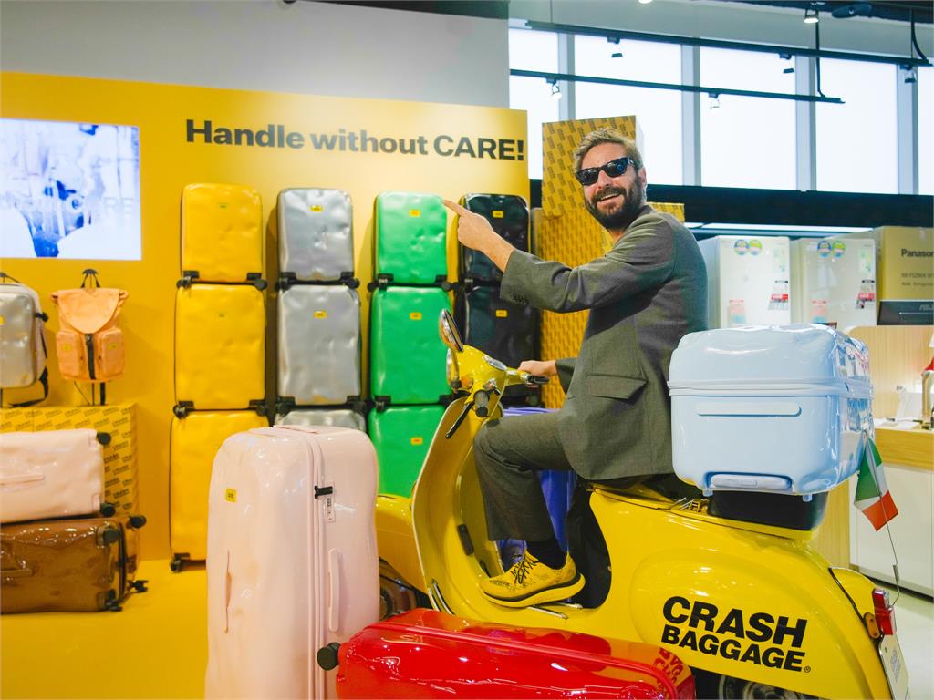 不怕你摔! 黃宣帶CRASH BAGGAGE行李箱世界巡迴