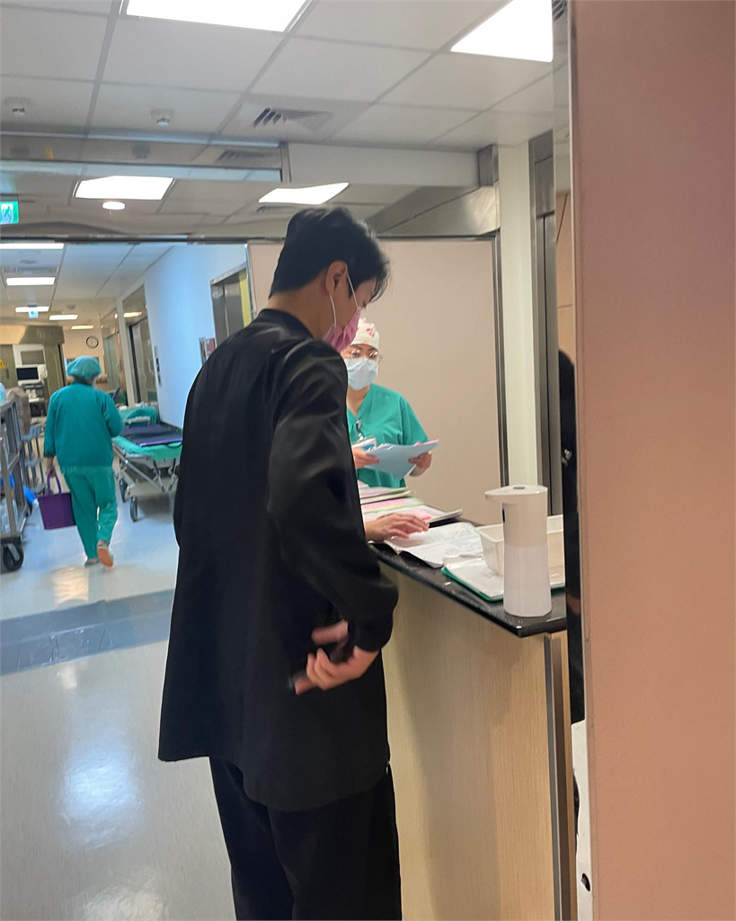 《愛的榮耀》黃少谷宣布「結紮」!親曬手術照喊:不再讓家庭造成負擔