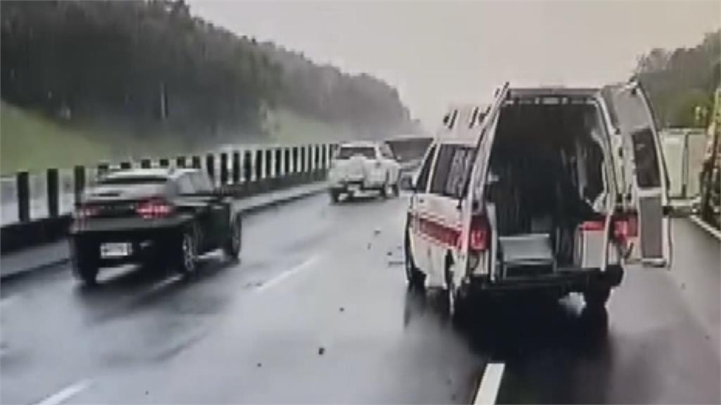 天雨路滑！國三2車追撞　母女不治　1駕駛重傷