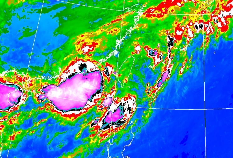 超狂梅雨瀉全台！驚見「一片紫白」雲帶逼近⋯專家揭最猛時刻：強風軸正對台灣