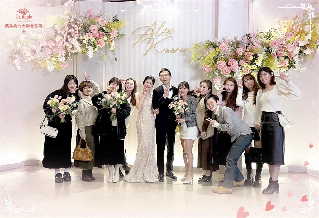 恭喜!81萬人氣YTR「蒼藍鴿」結婚了…甜挽仙氣嬌妻「幸福婚照」驚喜曝光