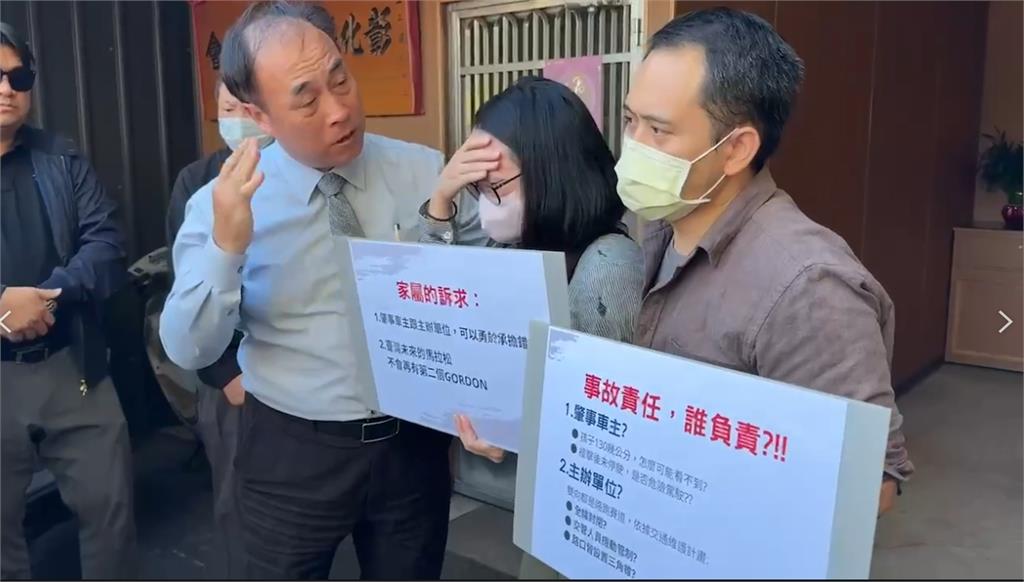 9歲童陪路跑遭輾斃「入夢這幕」惹淚崩!父母悲痛跪地要真相:沒人來道歉