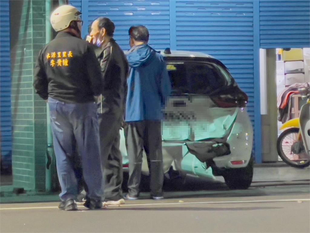 快新聞/淡水恐怖車禍!7旬老翁疑似精神不濟 開車失控險衝入民宅