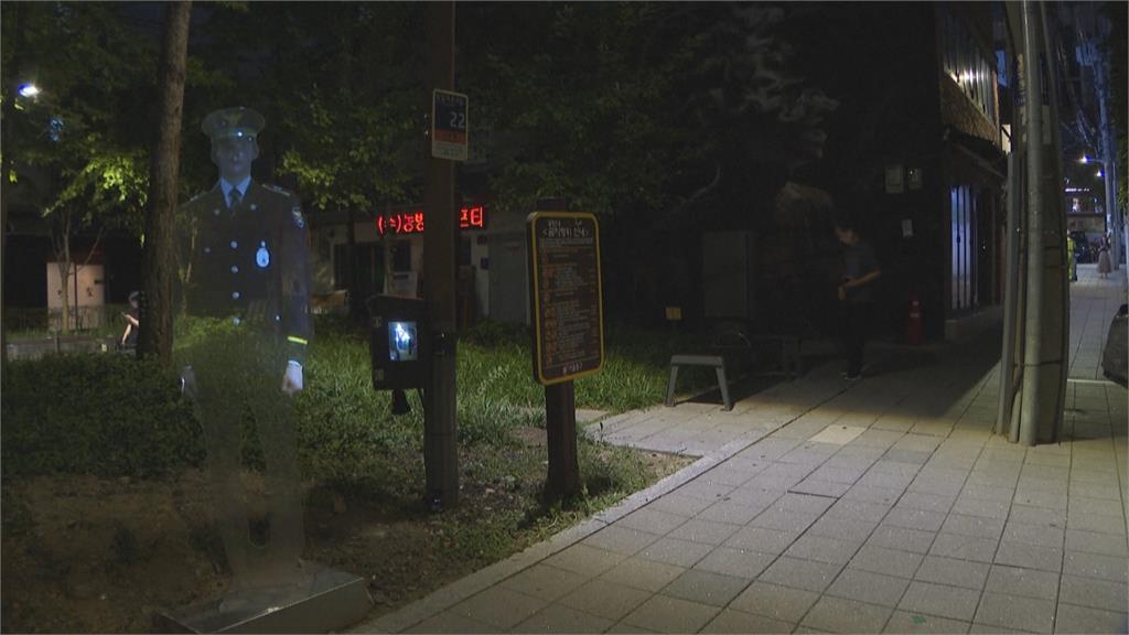 南韓公園草叢驚現人影　警方為嚇阻犯罪投影